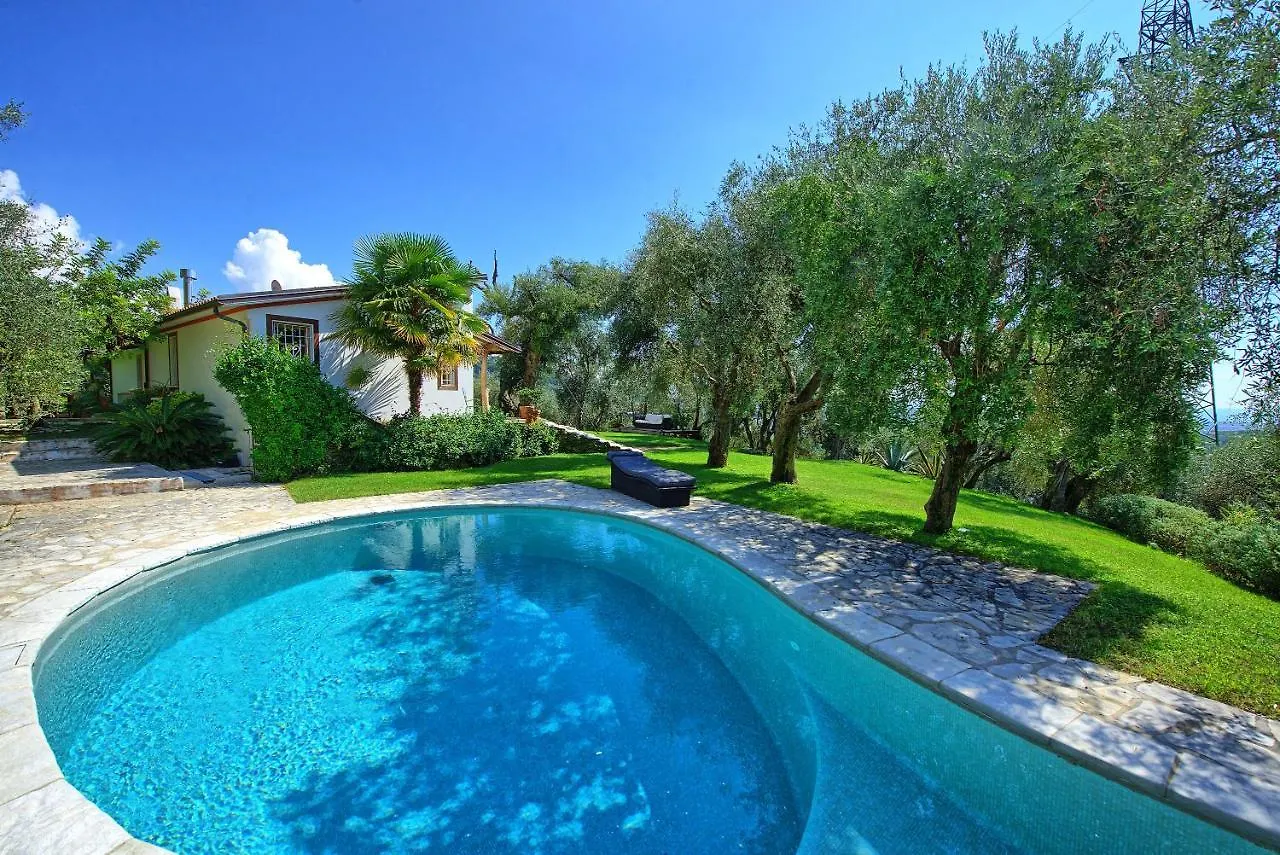 Villa Oliveta Santa Lucia 0*, Pietrasanta